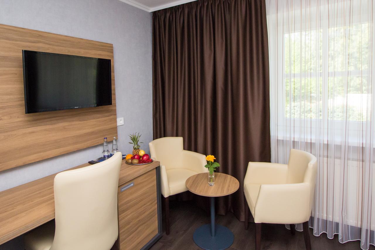 Hotel Am See Тутцинг Экстерьер фото