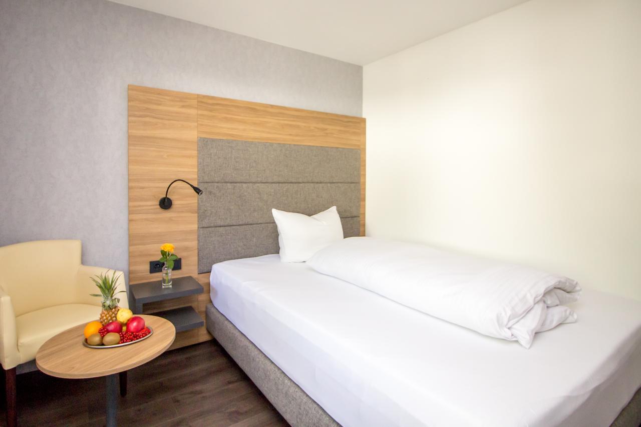 Hotel Am See Тутцинг Экстерьер фото