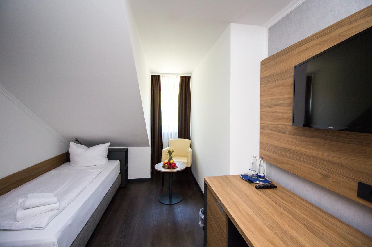 Hotel Am See Тутцинг Экстерьер фото